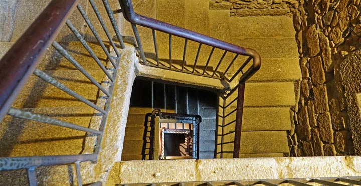 Treppe im Torre de Hrcules