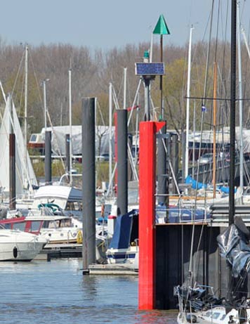 Yachthafen Wedel Osteinfahrt Steuerbord, April 2015 Wedel Osteinfahrt Steuerbord