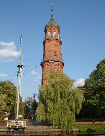 Der „Alte Turm“ in Papenburg Obenende Leuchtturm Papenburg